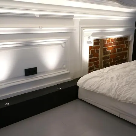 Superbe Refait A Neuf, Plein Centre De *